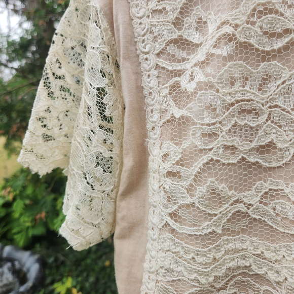 Elegant Lace Beige Top - Picture 4 of 4
